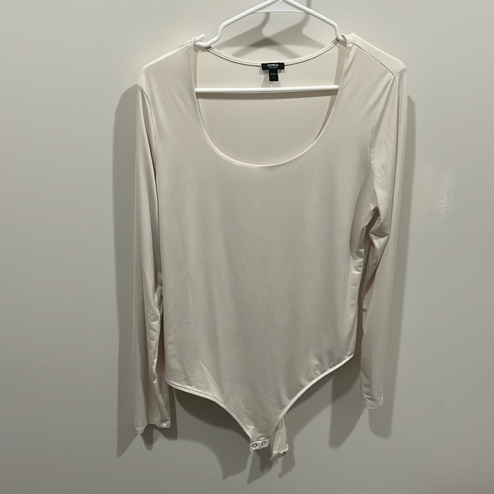 Super comfy & flattering bodysuit from Express!